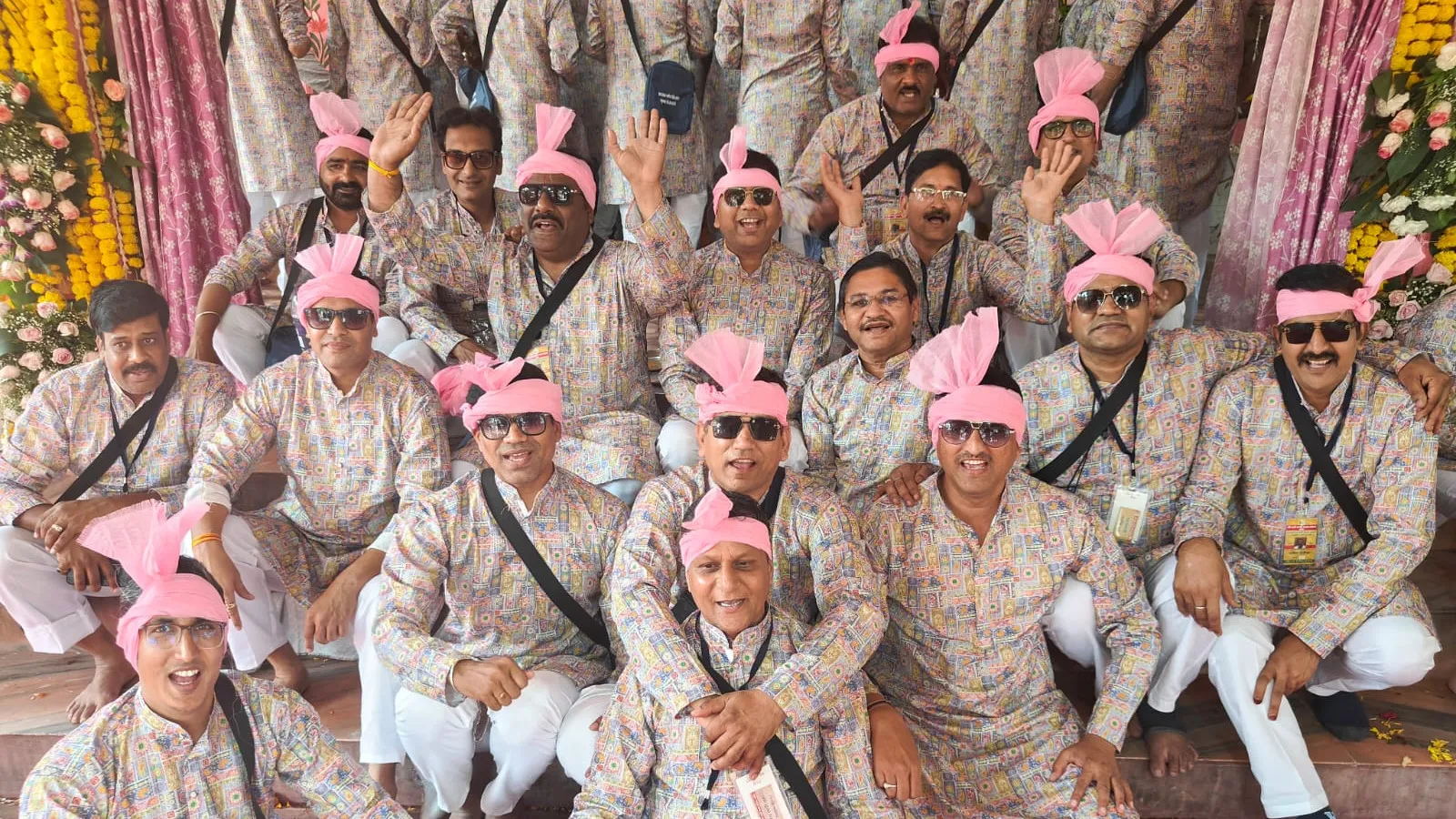 श्री राधे रानी भक्त मंडल, इंदौर की रंगारंग फाग यात्रा सम्पन्न, गिरिराज अभिषेक, गोवर्धन परिक्रमा, बरसाना दर्शन और यमुना चुनरी मनोरथ में उमड़ी भक्ति